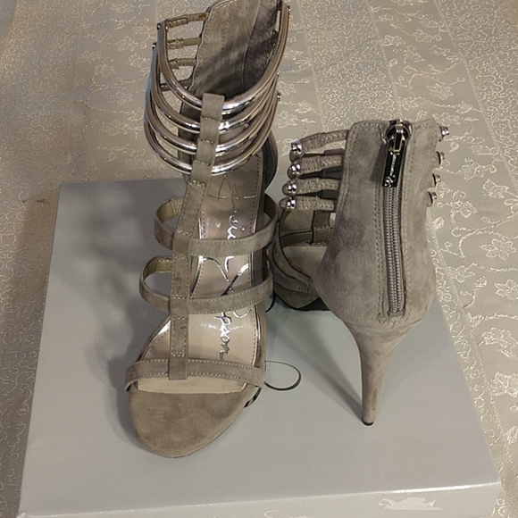 Jessica Simpson Cendini Clapton Grey heels - Picture 4 of 4